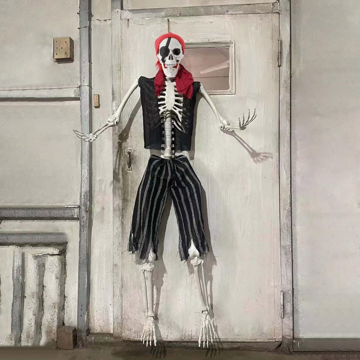 Life Size Pirate Skeleton with Movable Joints Q2016