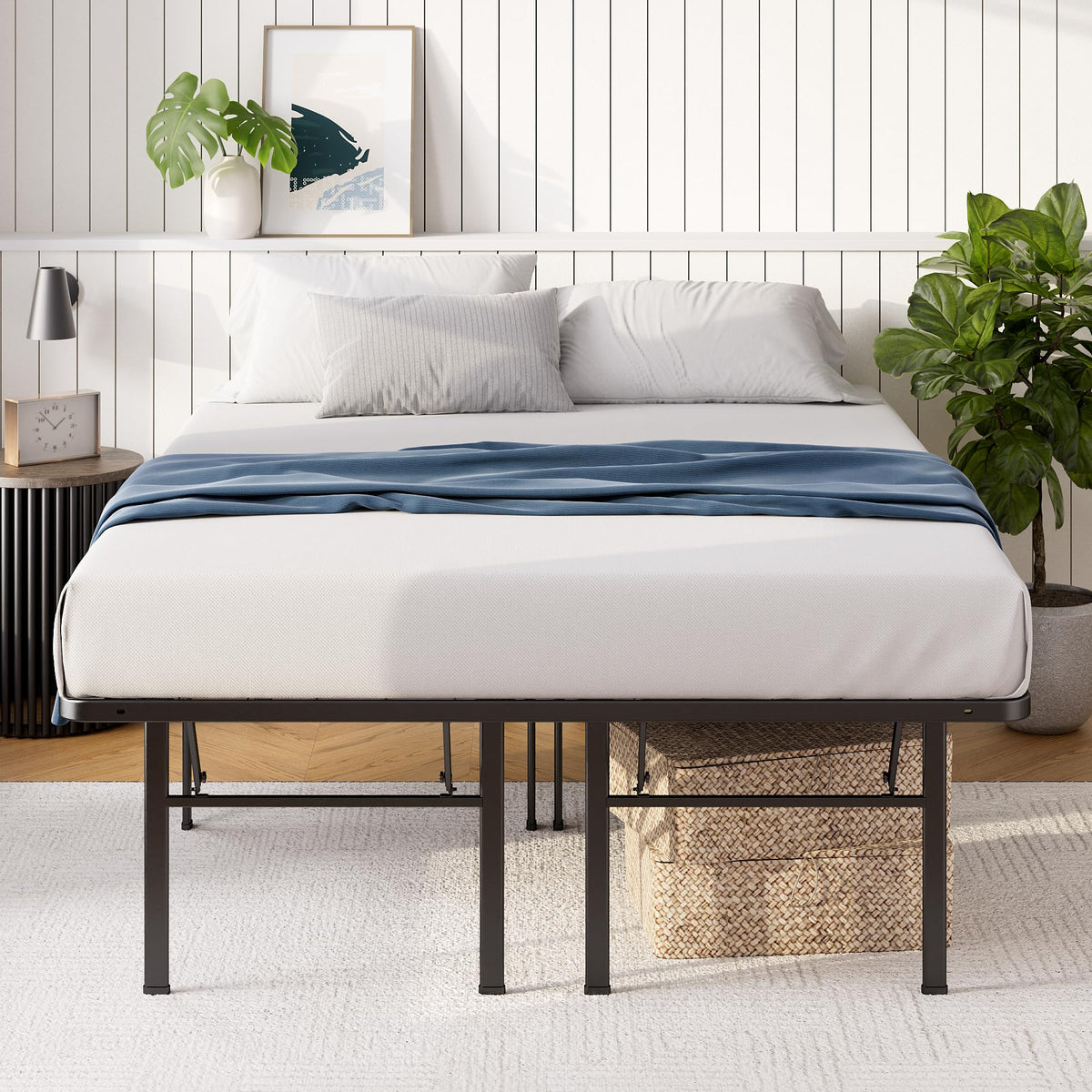 Queen Black Platform Bed Frame L639