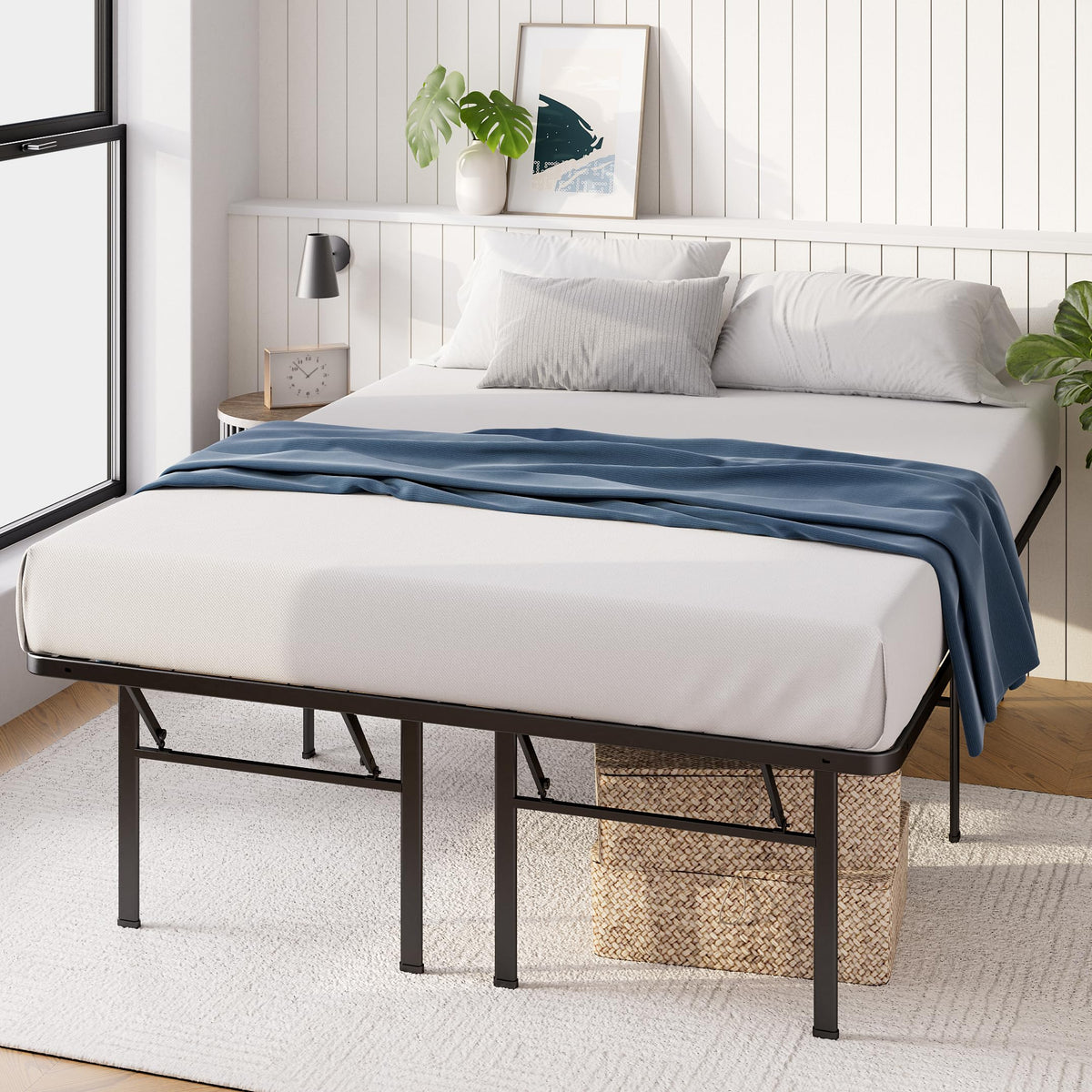 Queen Black Platform Bed Frame L639